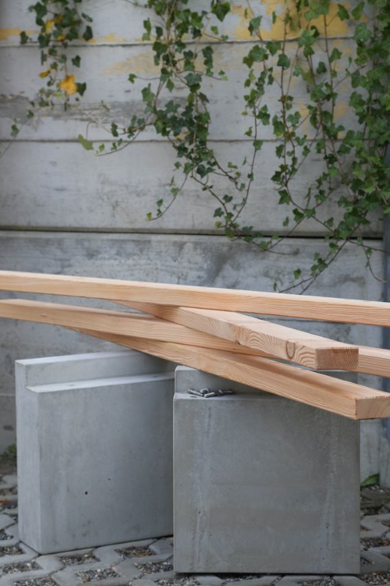Betonbank mit Holzauflage online konfigurieren und kaufen